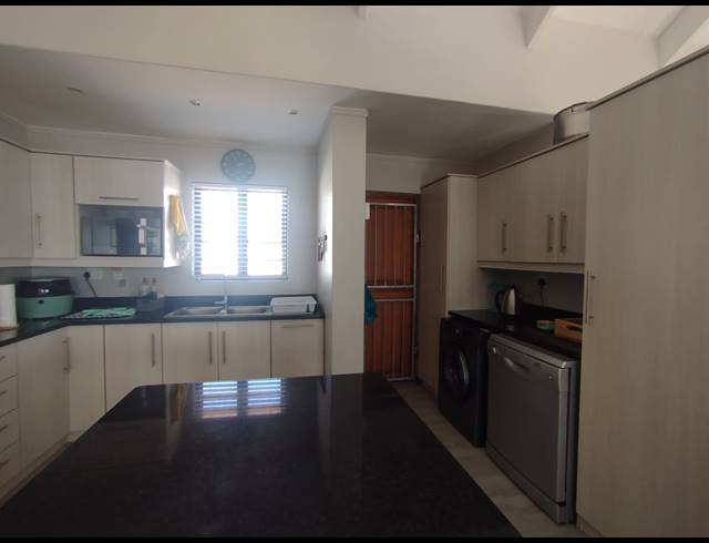 3 BEDROOM HOUSE FOR SALE IN BAYVIEW